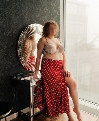 Я опытная и знаю, как доставить тебе незабываемое блаженство. 💋 Живу в Москве, и наша встреча станет самым горячим приключением в этом огромном городе. От нежных ласк до страстного секса - я готова исполнить твои самые сокровенные желания. 🌟 Мои услуги безотказны, а мои возможности безграничны. Можем провести время в номере отеля или я приеду к тебе. 😉 У меня ты найдешь комфорт, уют и полную конфиденциальность. Мои отзывы говорят сами за себя - высококлассное обслуживание и абсолютное удовлетворение. 🌹 Смотри мои фото и не упускай возможность познакомиться со мной лично. Жду твоего звонка, чтобы сделать нашу встречу незабываемой! 💕 Олюша